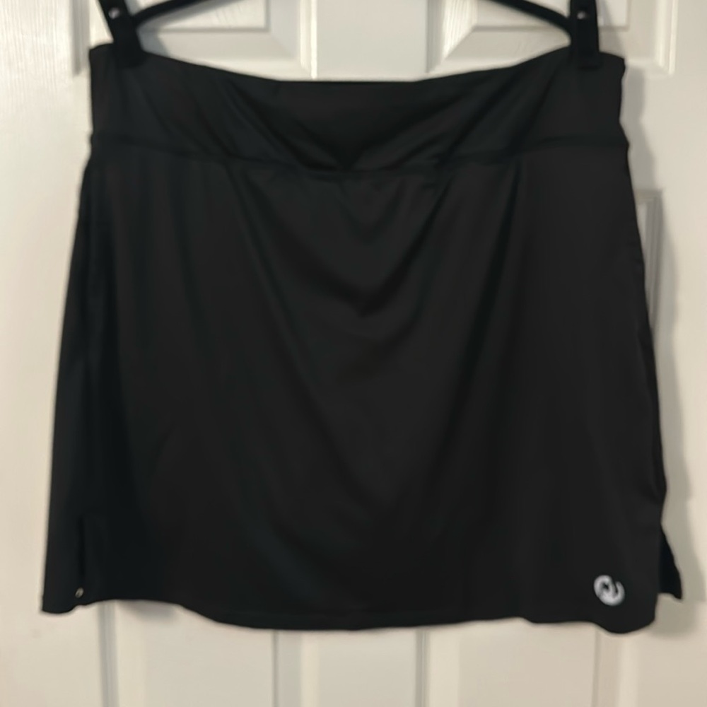 Black basic golf skort for plus size women